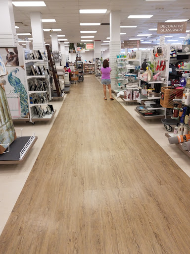 Department Store «Marshalls & HomeGoods», reviews and photos, 701 NJ-440, Jersey City, NJ 07304, USA
