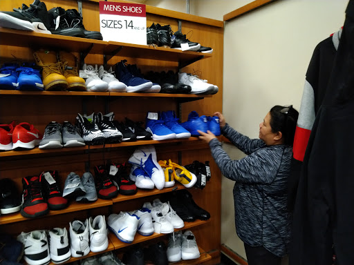 Shopping Mall «Townline Square Shopping Center», reviews and photos, 533 S Broad St, Meriden, CT 06450, USA