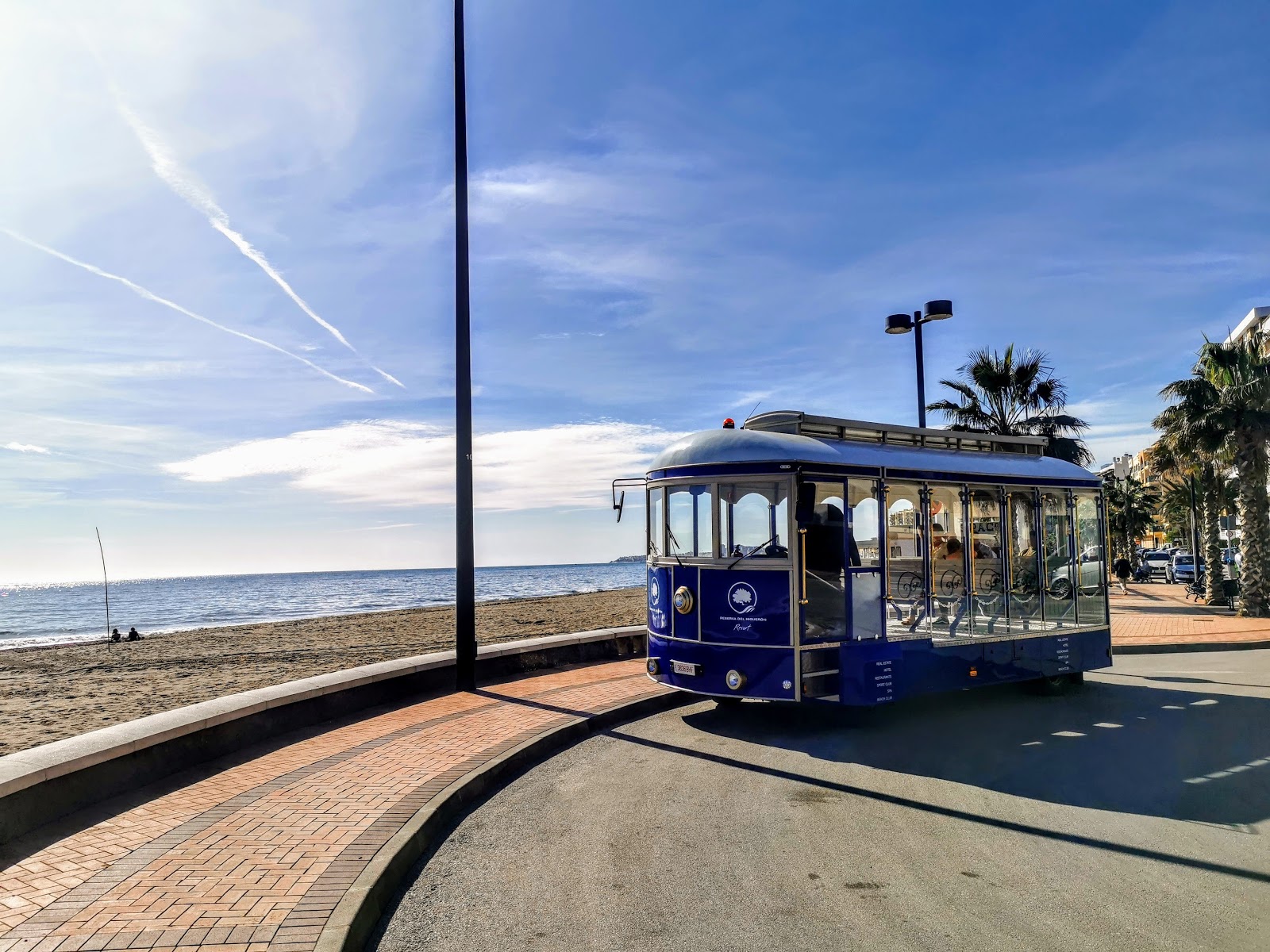 Foto von Playa Torreblanca mit grauer sand Oberfläche