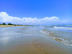 Letrina beach'in fotoğrafı - rahatlamayı sevenler arasında popüler bir yer