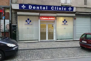 Floss and Gloss Dental Clinic image