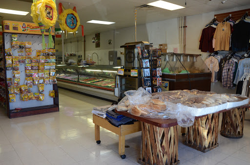 Grocery Store «La Misma Luna Supermarket», reviews and photos, 2901-2977 London Rd, Eau Claire, WI 54701, USA