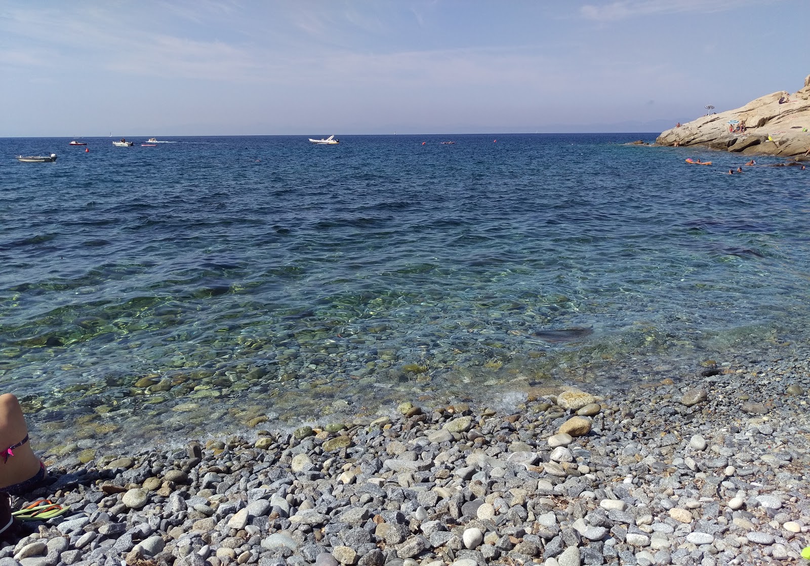 Fotografie cu Spiaggia di Chiessi cu nivelul de curățenie înalt
