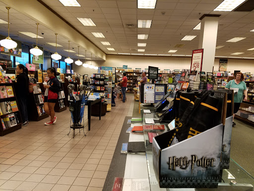 Book Store «Barnes & Noble», reviews and photos, 470 Universal Dr N, North Haven, CT 06473, USA