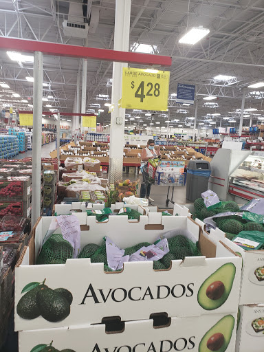 Shopping Mall «Villaggio Shopping Center», reviews and photos, 7959 N Blackstone Ave, Fresno, CA 93720, USA