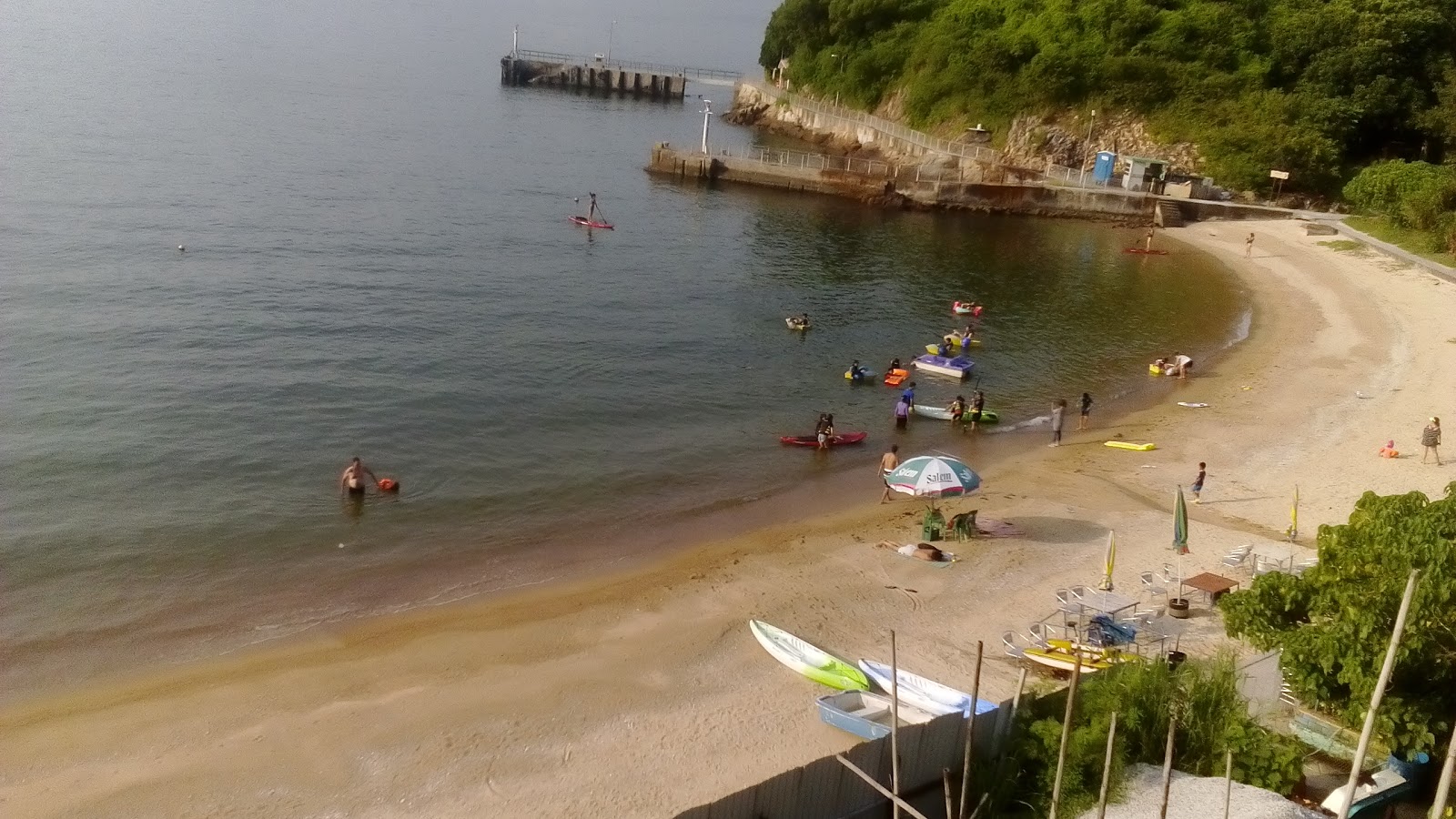 Foto af Sok Kwu Wan Beach bakket op af klipperne