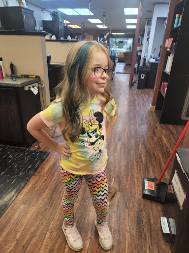 Hair Salon «Island Tropics Hair Design & Spa», reviews and photos, 126 E Division St, Shawano, WI 54166, USA