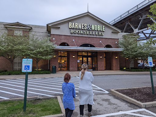 Barnes & Noble, 100 W Bridge St, Homestead, PA 15120, USA, 
