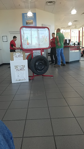 Tire Shop «Discount Tire Store - Phoenix, AZ», reviews and photos, 707 E Carefree Hwy, Phoenix, AZ 85085, USA