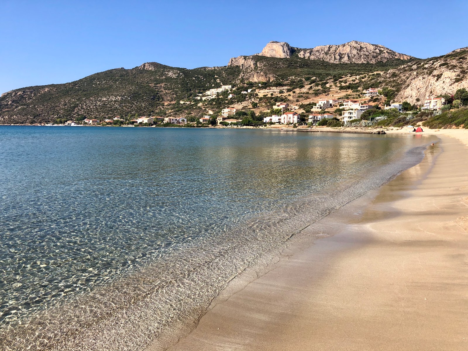 Photo de Plytra beach II avec sable fin et lumineux de surface