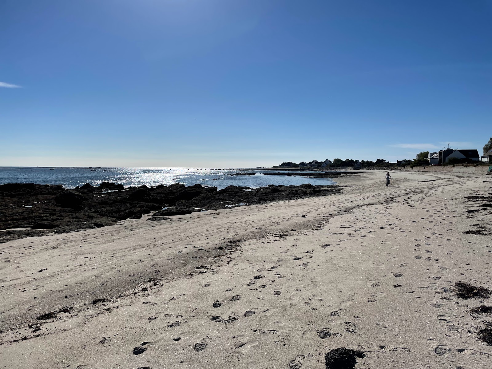 Foto di Plage de Kerfriant con una superficie del sabbia beige