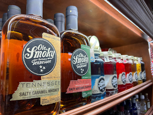 Wine Store «Canyon Crest Liquor», reviews and photos, 1350 Massachusetts Ave, Riverside, CA 92507, USA