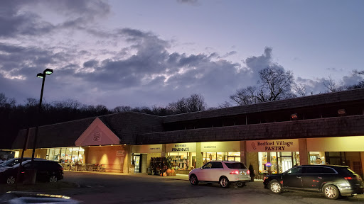 Shopping Mall «Hunting Ridge Mall», reviews and photos, 448 Old Post Rd, Bedford, NY 10506, USA