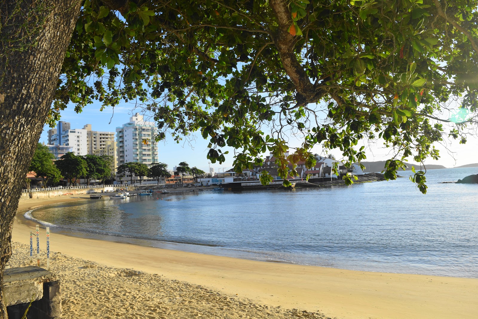 Foto av Muquicaba stranden med ljus sand yta