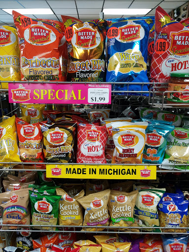 Liquor Store «Huckleberry Liquor Beer & Wine Store», reviews and photos, 2872 Washtenaw Ave, Ypsilanti, MI 48197, USA