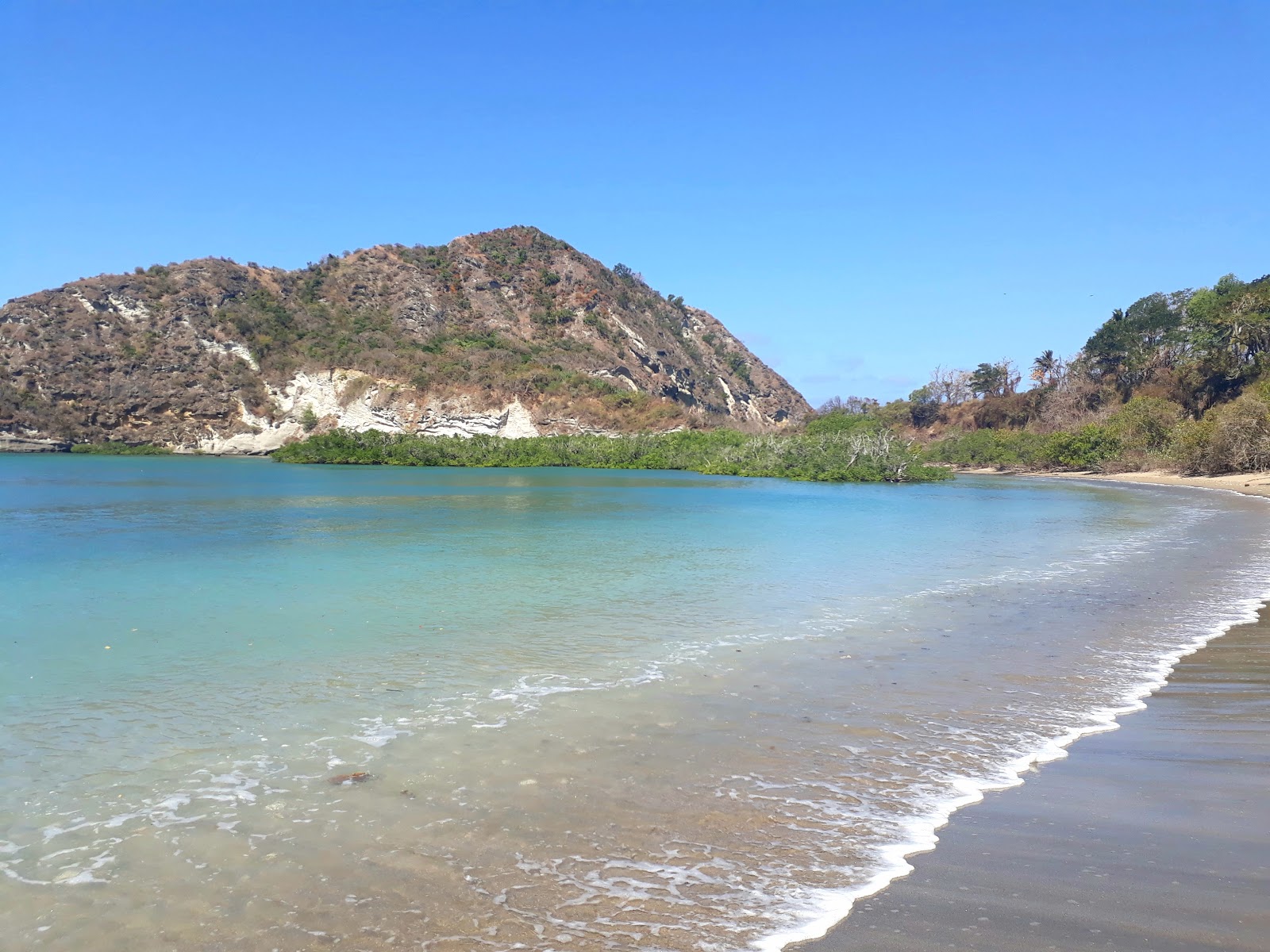 Fotografija Moya Beach z svetel pesek površino