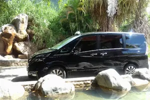 Henderson Taxi and Tour Services Seychelles image