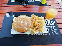 Plats et boissons du Restaurant de hamburgers C&B à Voiron - n°16
