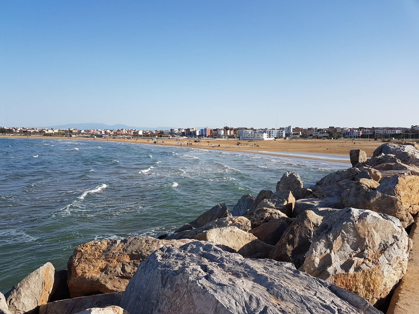 Plage Ras El-Ma'in fotoğrafı - rahatlamayı sevenler arasında popüler bir yer