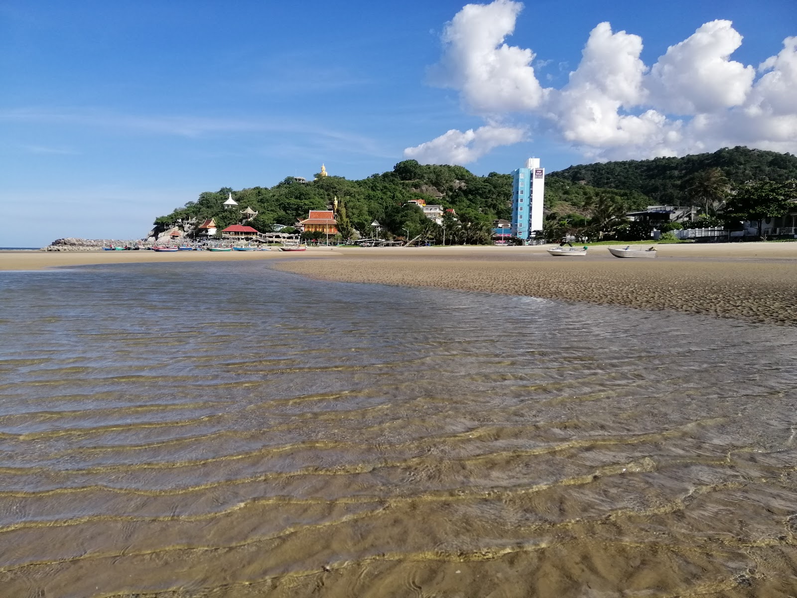 Φωτογραφία του Khao Tao Beach παροχές περιοχής