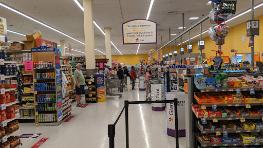 Shopping Mall «Aspen Hill Shopping Center», reviews and photos, 13661 Connecticut Ave, Silver Spring, MD 20906, USA