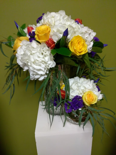 Florist «Plump Chicago Flower Shop», reviews and photos, 411 E Oakwood Blvd, Chicago, IL 60653, USA