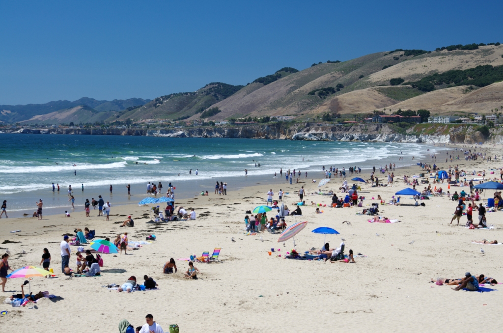 Foto von Pismo Beach umgeben von Bergen