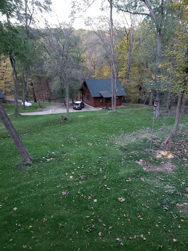 Cabin Rental Agency «Grumpsters Log Cabins», reviews and photos, 535 Ash St, McGregor, IA 52157, USA