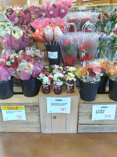 Grocery Store «Fresh Thyme Farmers Market- Troy MI», reviews and photos, 901 E Big Beaver Rd, Troy, MI 48083, USA