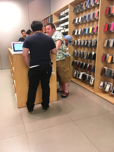 Computer Store «Apple The Woodlands», reviews and photos, 1201 Lake Woodlands Dr, The Woodlands, TX 77380, USA