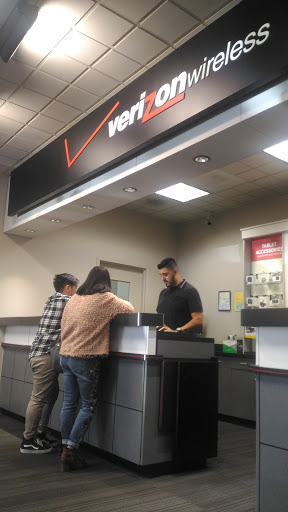 Cell Phone Store «Verizon», reviews and photos, 4329 Candlewood St, Lakewood, CA 90712, USA