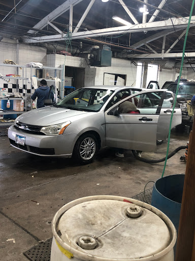 Car Wash «Rogers Park Hand Car Wash», reviews and photos, 6830 N Clark St, Chicago, IL 60626, USA