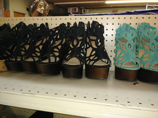 Discount Store «Salvage Discount Store», reviews and photos, 4307 Kernersville Rd, Kernersville, NC 27284, USA