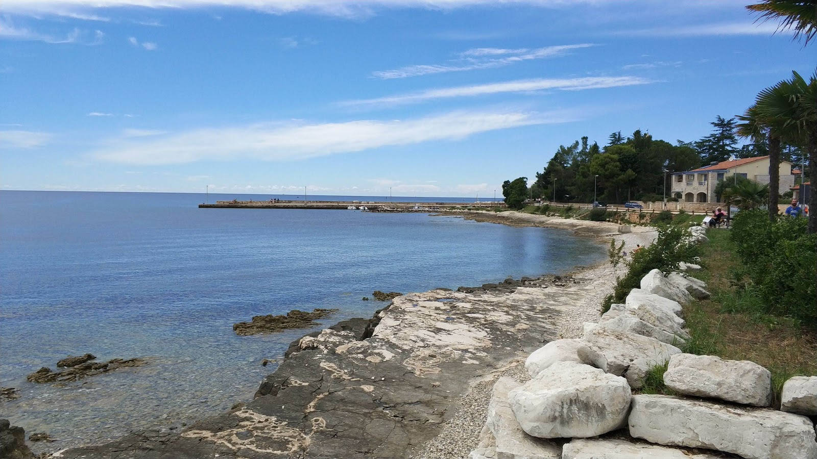 Photo de Lovrecica beach - recommandé pour les voyageurs en famille avec des enfants