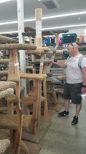 Pet Supply Store «Mini Pet Mart», reviews and photos, 815 S Broadway, Coos Bay, OR 97420, USA