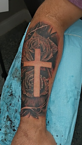 Find armband tattoo ideas for your next unique tattoo in Abilene at Freshink tattoo studio