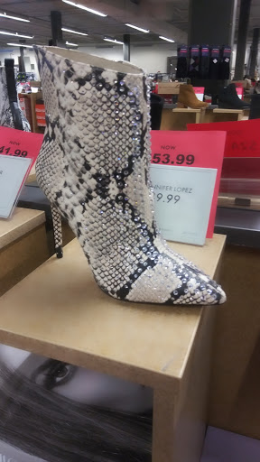 Shoe Store «DSW Designer Shoe Warehouse», reviews and photos, 8236 MN-7, St Louis Park, MN 55426, USA