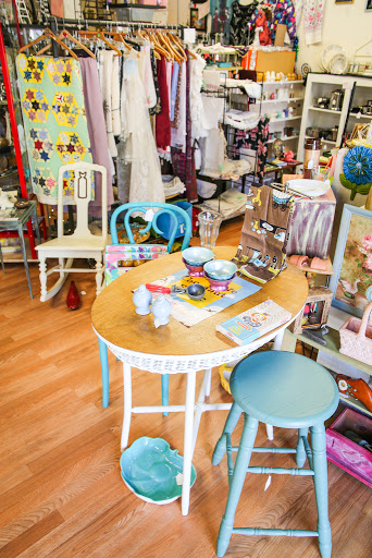 Antique Store «Too Much Stuff Quality Second Hand Treasures», reviews and photos, 1151 Grass Valley Hwy, Auburn, CA 95603, USA