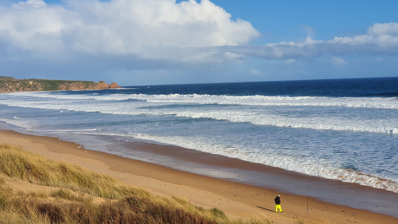 Photo de Woolamai Surf Beach entouré de montagnes
