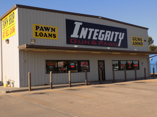 Integrity Gun & Pawn, 301 NE US 24 HWY, Topeka, KS 66608, USA, 