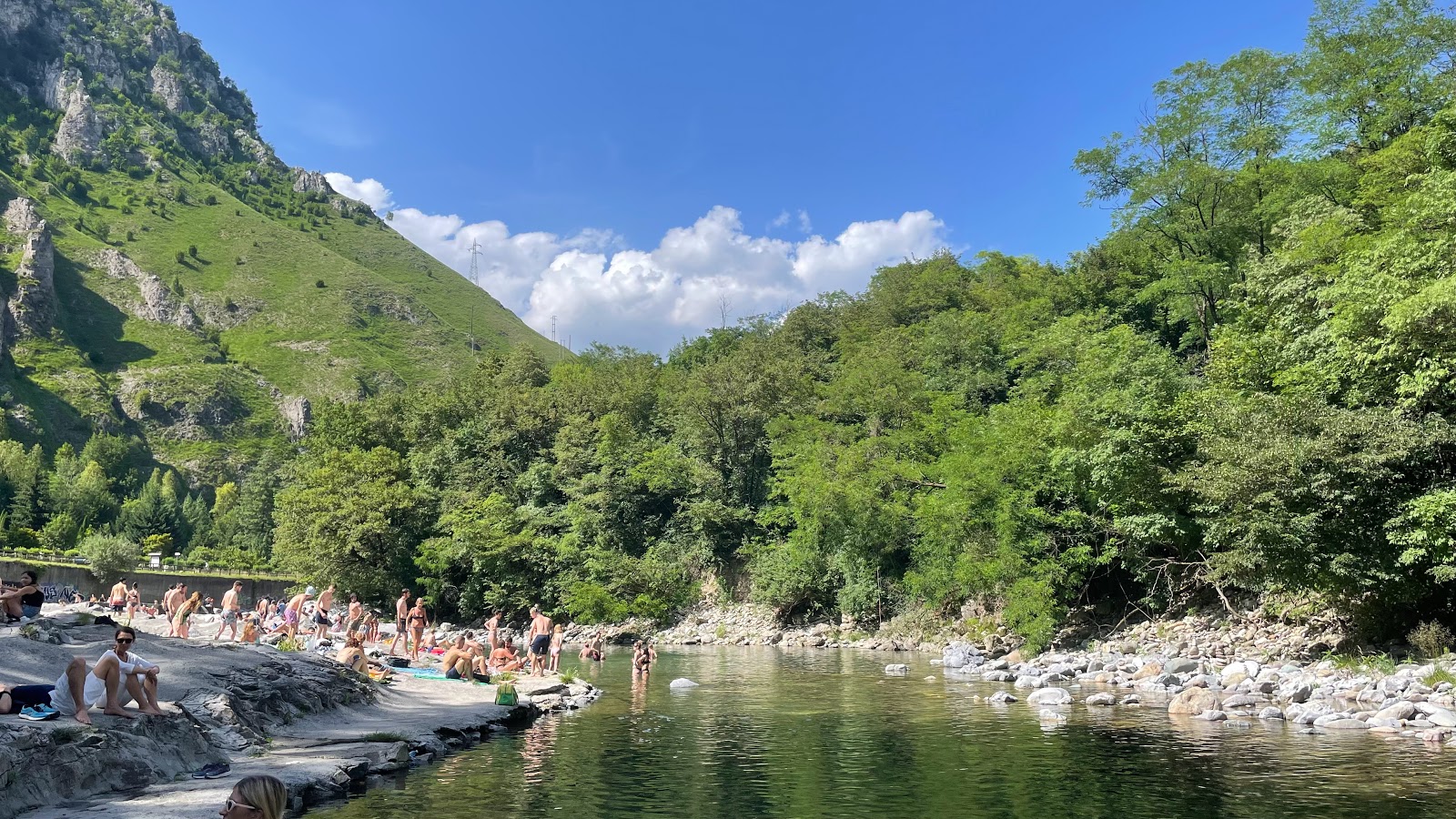 Foto von Coston Strand und die siedlung