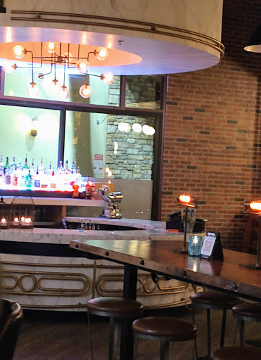 Shopping Mall «Scottsdale Waterfront», reviews and photos, 7135 E Camelback Rd #165, Scottsdale, AZ 85251, USA