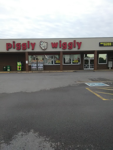 Grocery Store «Piggly Wiggly», reviews and photos, 3441 Fort Campbell Blvd # A, Clarksville, TN 37042, USA