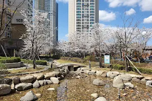 Songdo Lotte Castle Apartments image