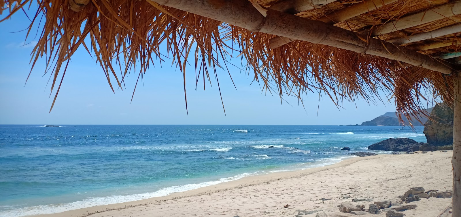 Fotografie cu Mandalika Queen Beach - locul popular printre cunoscătorii de relaxare