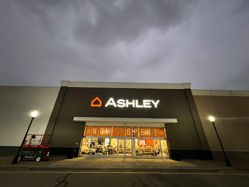 Ashley HomeStore, 925 Paterson Plank Rd, Secaucus, NJ 07094, USA, 