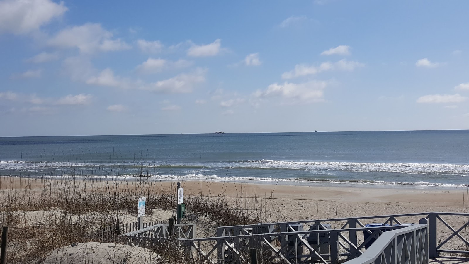 Φωτογραφία του DeBordieu Club beach με μακρά ευθεία ακτή