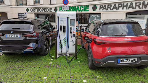 Borne de recharge de véhicules électriques Easy Charge Station de recharge Le Chesnay-Rocquencourt
