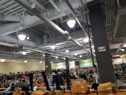 Shoe Store «DSW Designer Shoe Warehouse», reviews and photos, 139 Flatbush Ave, Brooklyn, NY 11217, USA