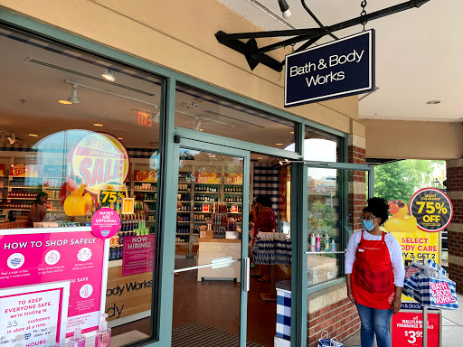 Shopping Mall «Grove City Premium Outlets», reviews and photos, 1911 Leesburg Grove City Rd, Grove City, PA 16127, USA